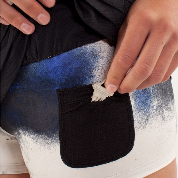 BNWOT Lululemon Breath Of Fire Skirt
Black / Milky Way Multi Print.
Size 4. - Picture 6 of 8